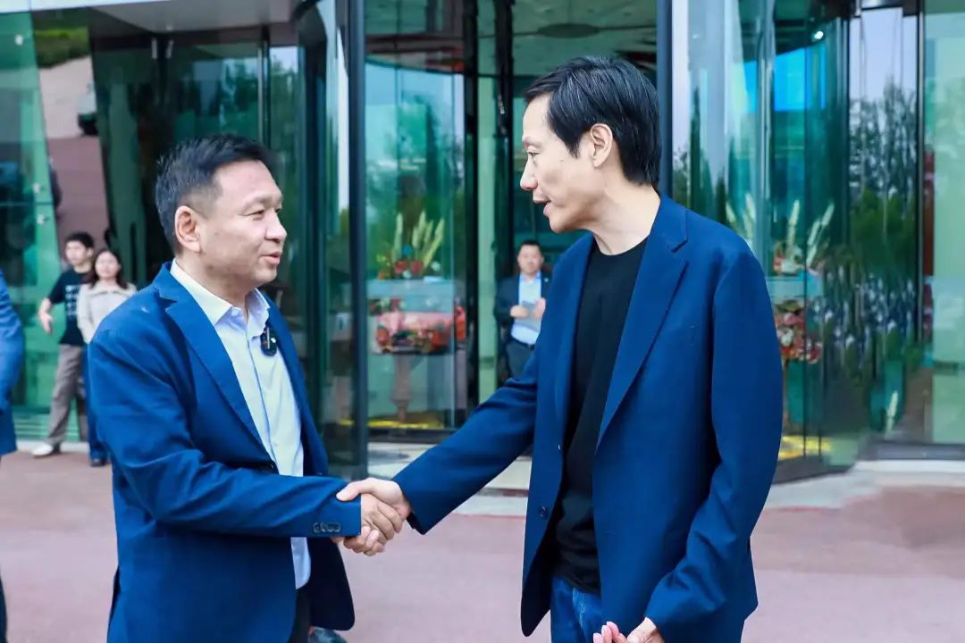 雷軍：感謝北汽！張建勇：支持小米！