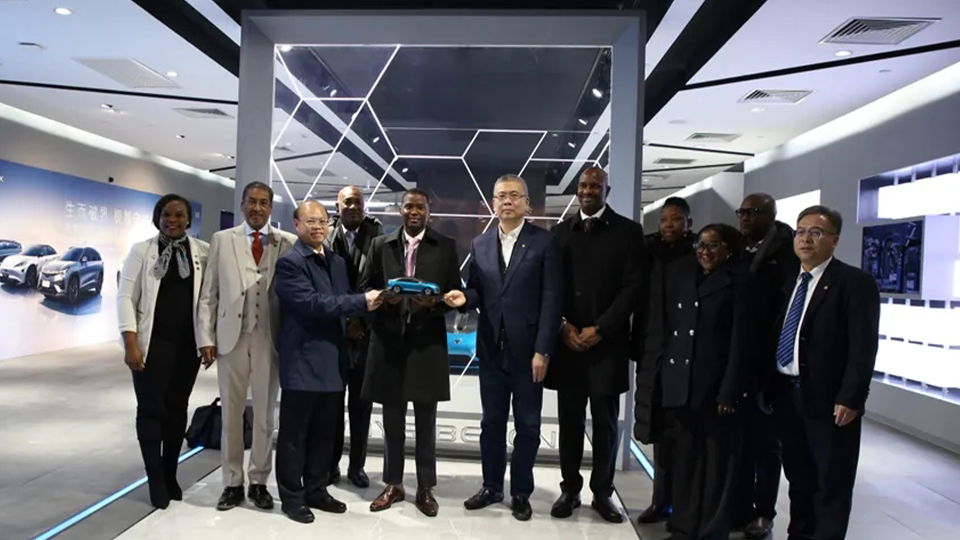 厲害了！2025年首位訪華的外國領導人抵京首站參訪北汽新能源